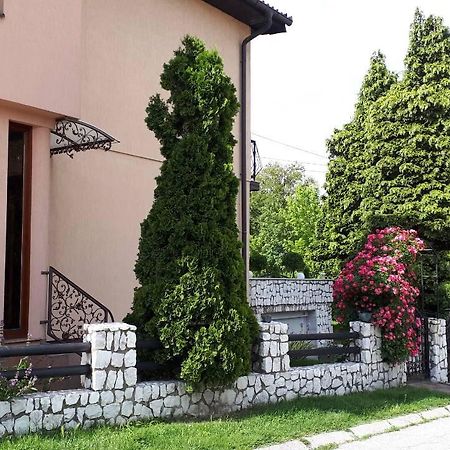 Guest House Visoko Buitenkant foto