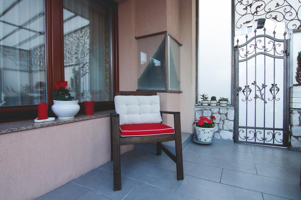 Guest House Visoko Buitenkant foto